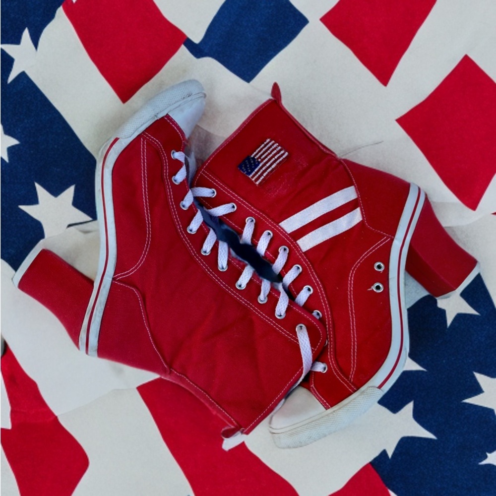 Soda high heel high sneakers with American flag patch Red/White size 9 preloved